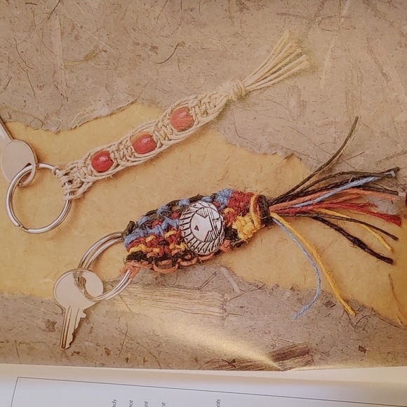 🌻Making Beautiful Hemp & Bead Jewelry Book - Picture 9 of 9